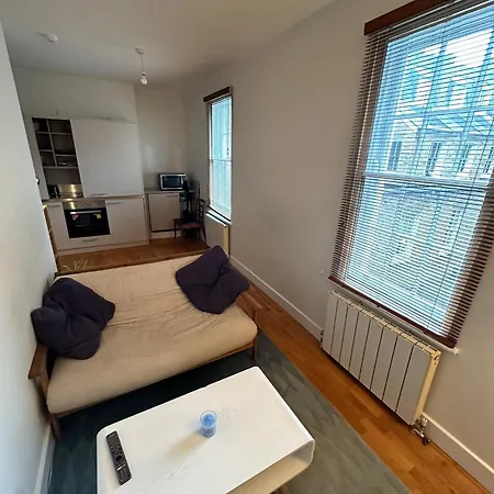 Double Bedroom With Shared Bathroom Stunning Location London Exterior photo