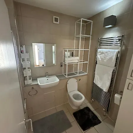 Double Bedroom With Shared Bathroom Stunning Location London Exterior photo